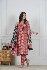 SUNEHRI NAZAARE – BAGRU HAND PRINTED 3 PIECE SET