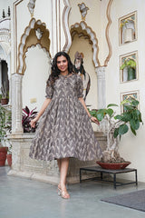 ASH BROWN FLARED DRESS