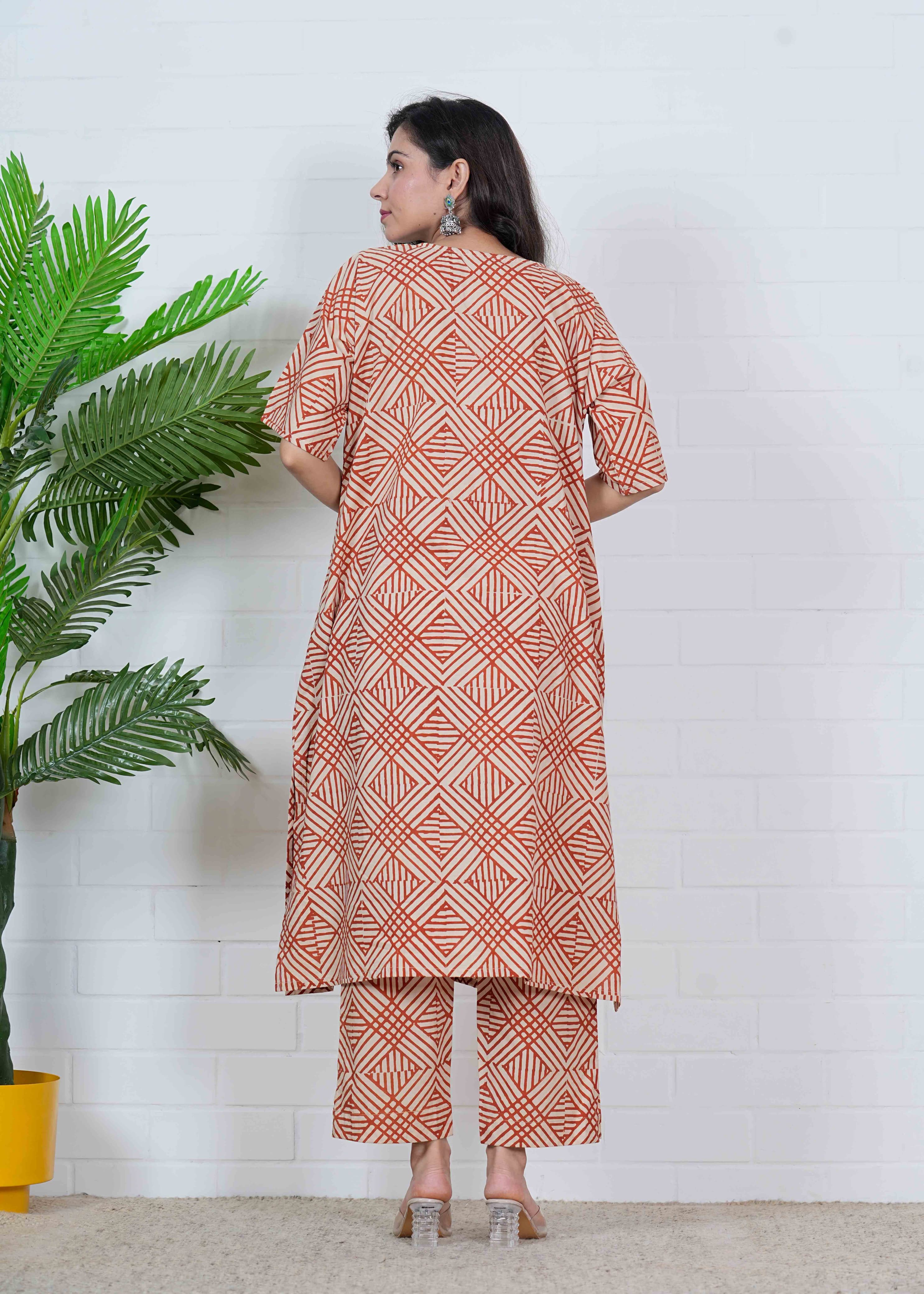 VASTRAVED – GEOMETRIC HAND BLOCK OVERSIZE KURTI SET