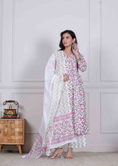 PHOOLKARI BAGEECHA – A BLOOM IN BLUSH 3 PIECE SUIT SET